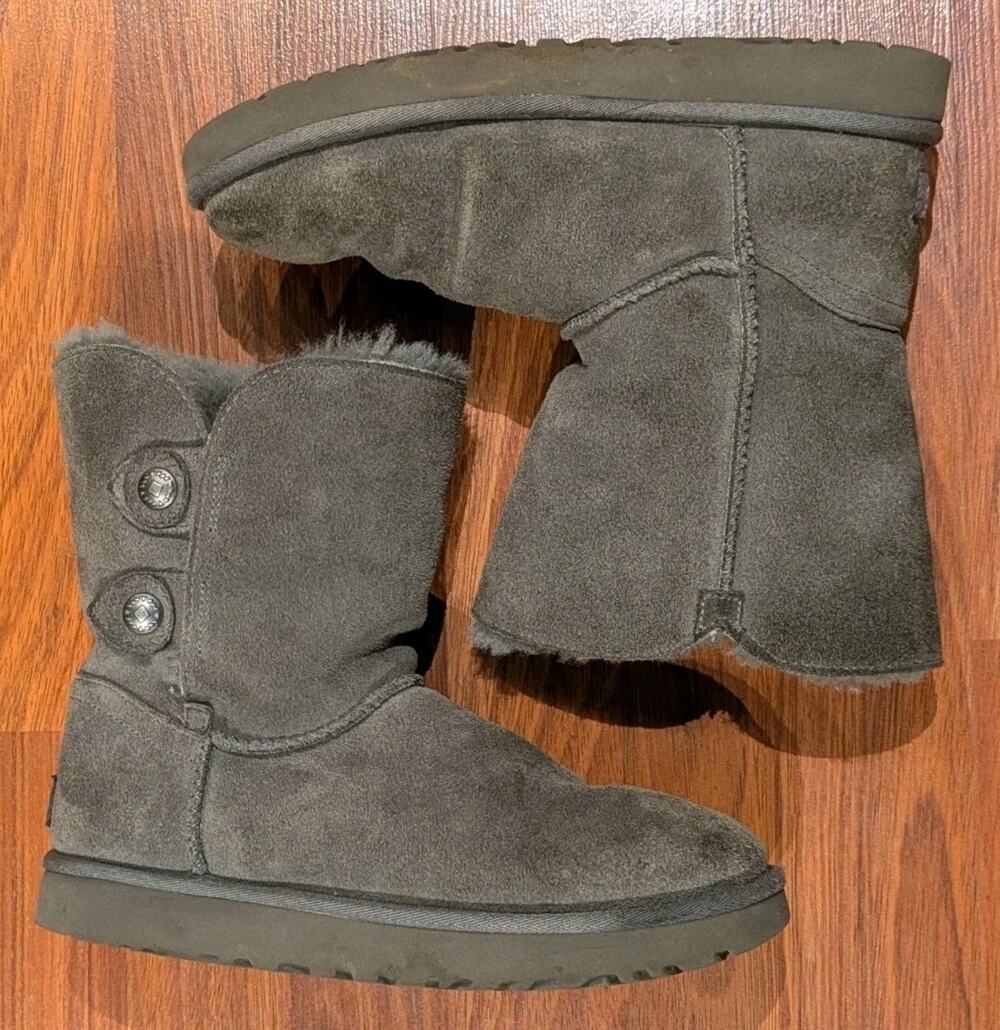 UGG Bailey Button Triplet Boots Womens 7 Gray Suede Sheepskin Tall Winter